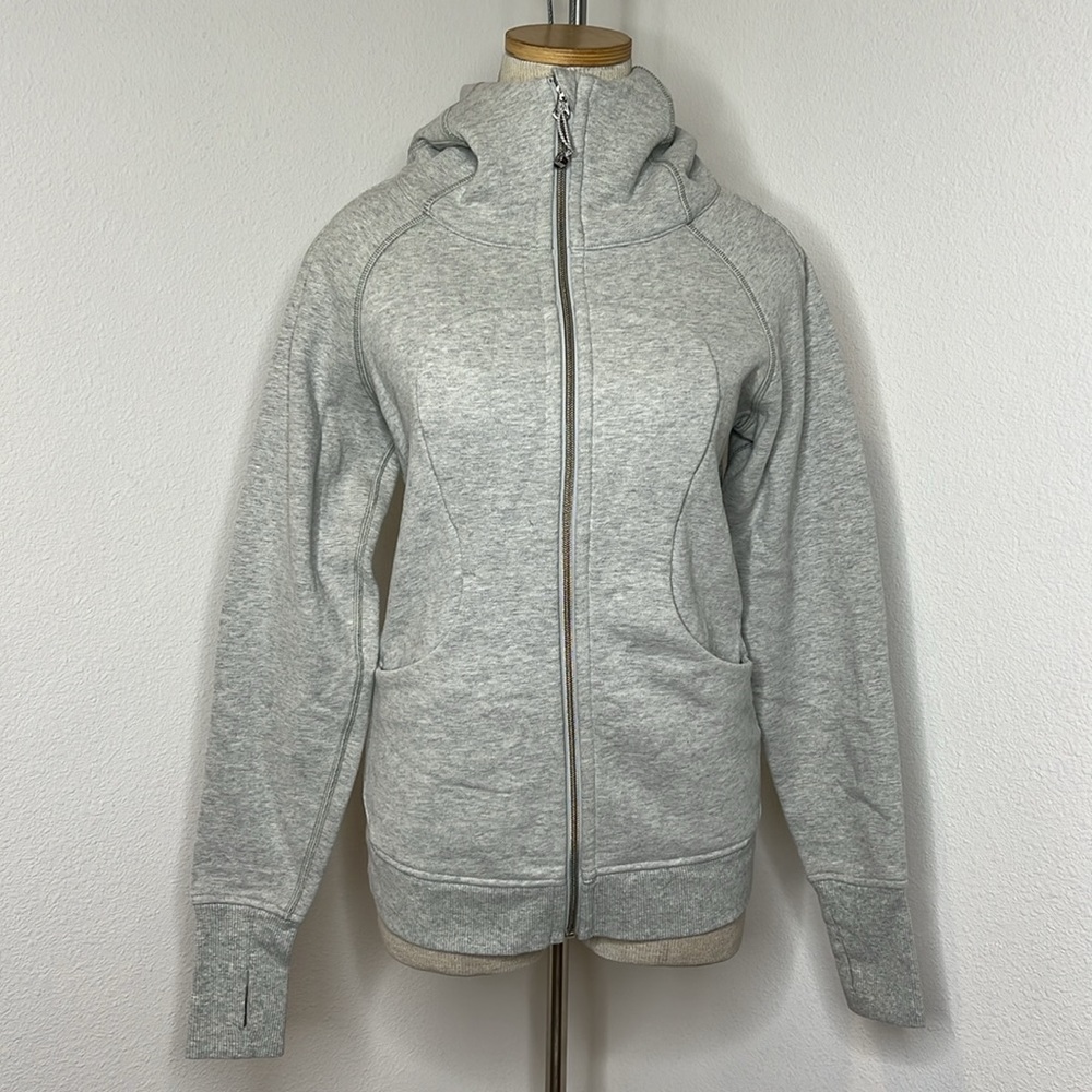 🔹 Lululemon Scuba Hoodie